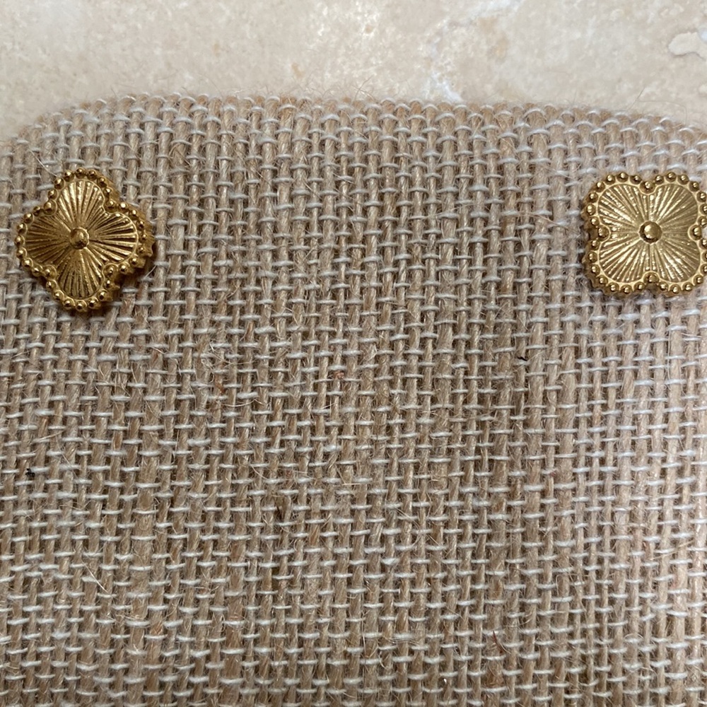 Clover Earrings and Bracelet Set. - Picture 2 of 4